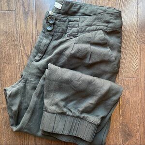 💥3/$25💥 Lightweight Army/Olive Green Capri Pant